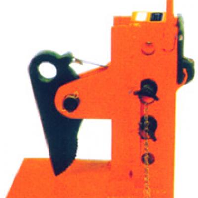 Lifting clamp of the laminated steel plate